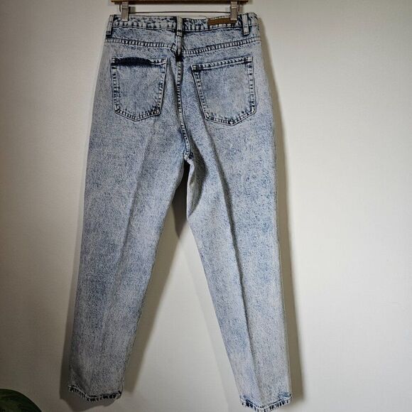 EUC LIKE NEW WHITEFOX LIGHT WASH HIGH RISE MOM JEANS SIZE XL - Picture 2 of 16